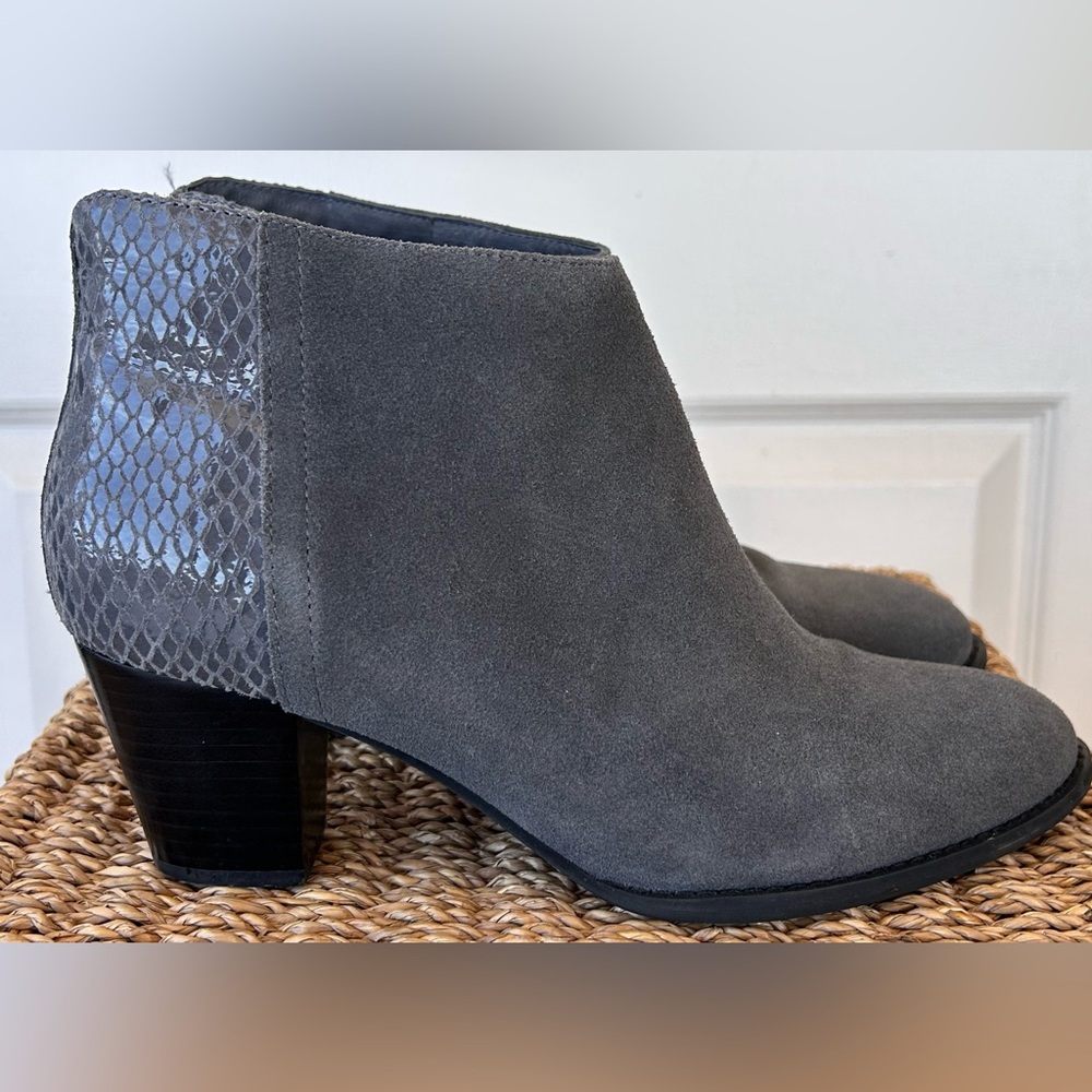 Vionic Women’s Bromley Booties Faux Reptile Panel Size 9